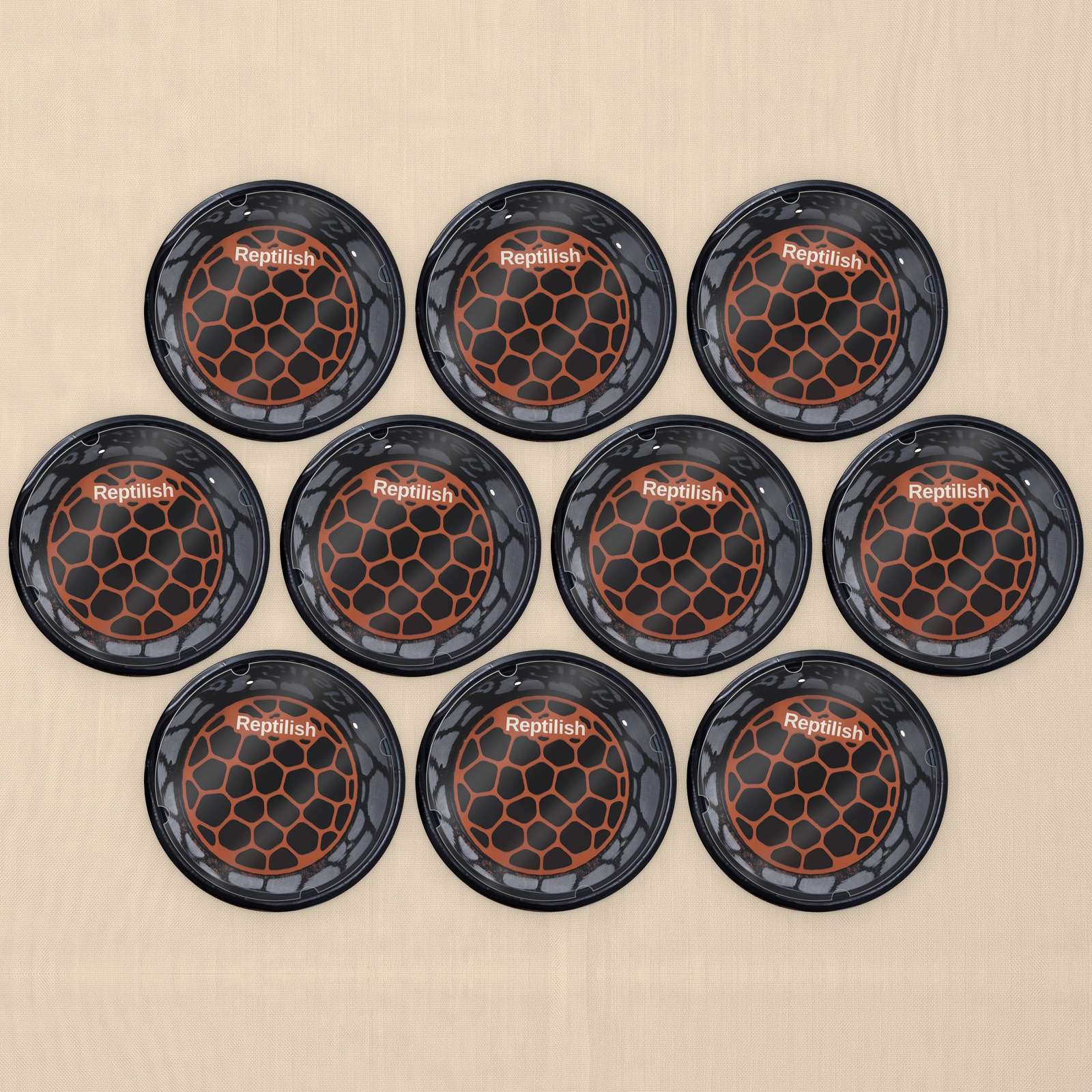 蓋上壓克力蓋的 10 個布丁杯，每個裡面都放著一片陶土色圓形 Pebble Plate（俯視）